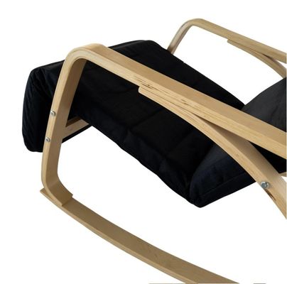 Muebles personalizados de colores sillas de madera y sofá relajante