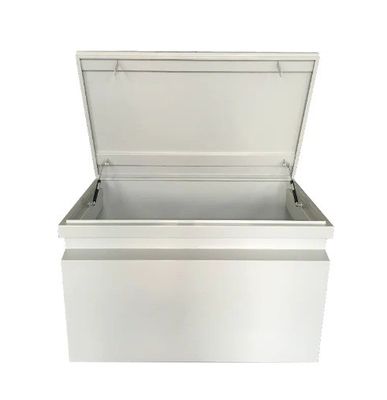 Cuadro de herramientas de trabajo de acero de metal blanco con sistema de bloqueo Hasp y maneja tareas pesadas
