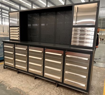 Optimice su lugar de trabajo con este banco de trabajo y almacenamiento de garaje modular profesional